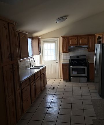 3rd image of 1158 Denver Dr