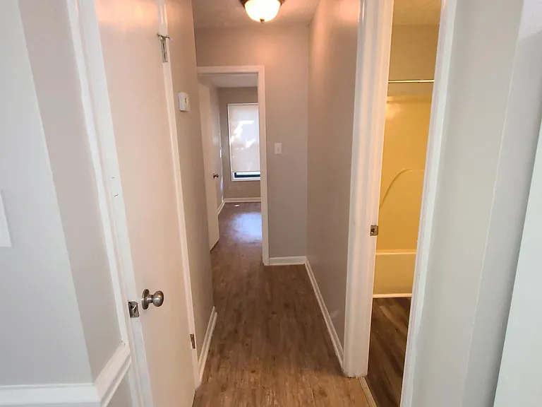533 Hollyberry Ln — Photo 15