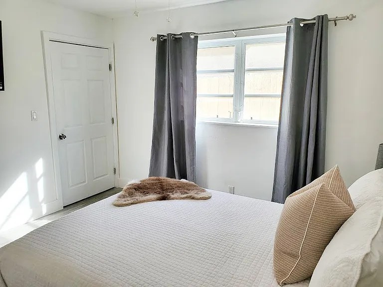 1733 SW 5th Pl — Photo 8