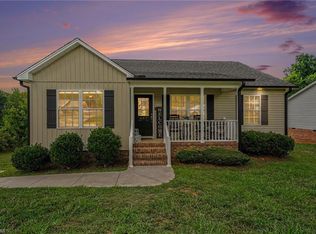 897 Breeze Hill Rd, Asheboro, NC 27203