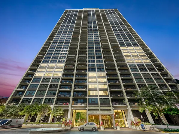 1560 N Sandburg Terrace #1412J, Chicago, IL 60610