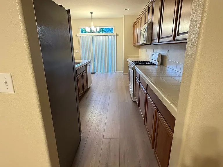 413 Roger Smith Dr — Photo 6