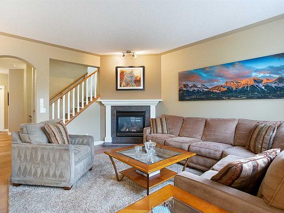 5th image of 30 S Discovery Ridge Gdns SW
