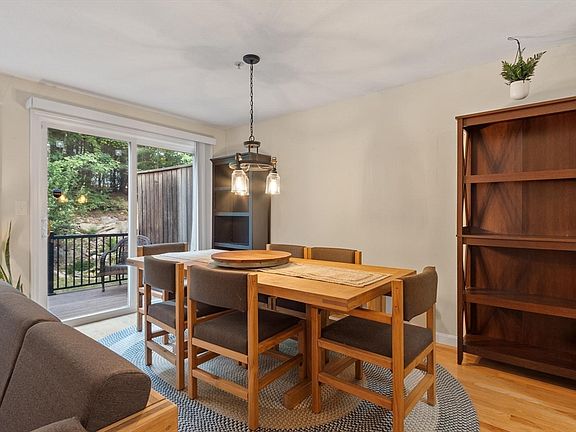 4th image of 31 Bridle Cross Rd #31