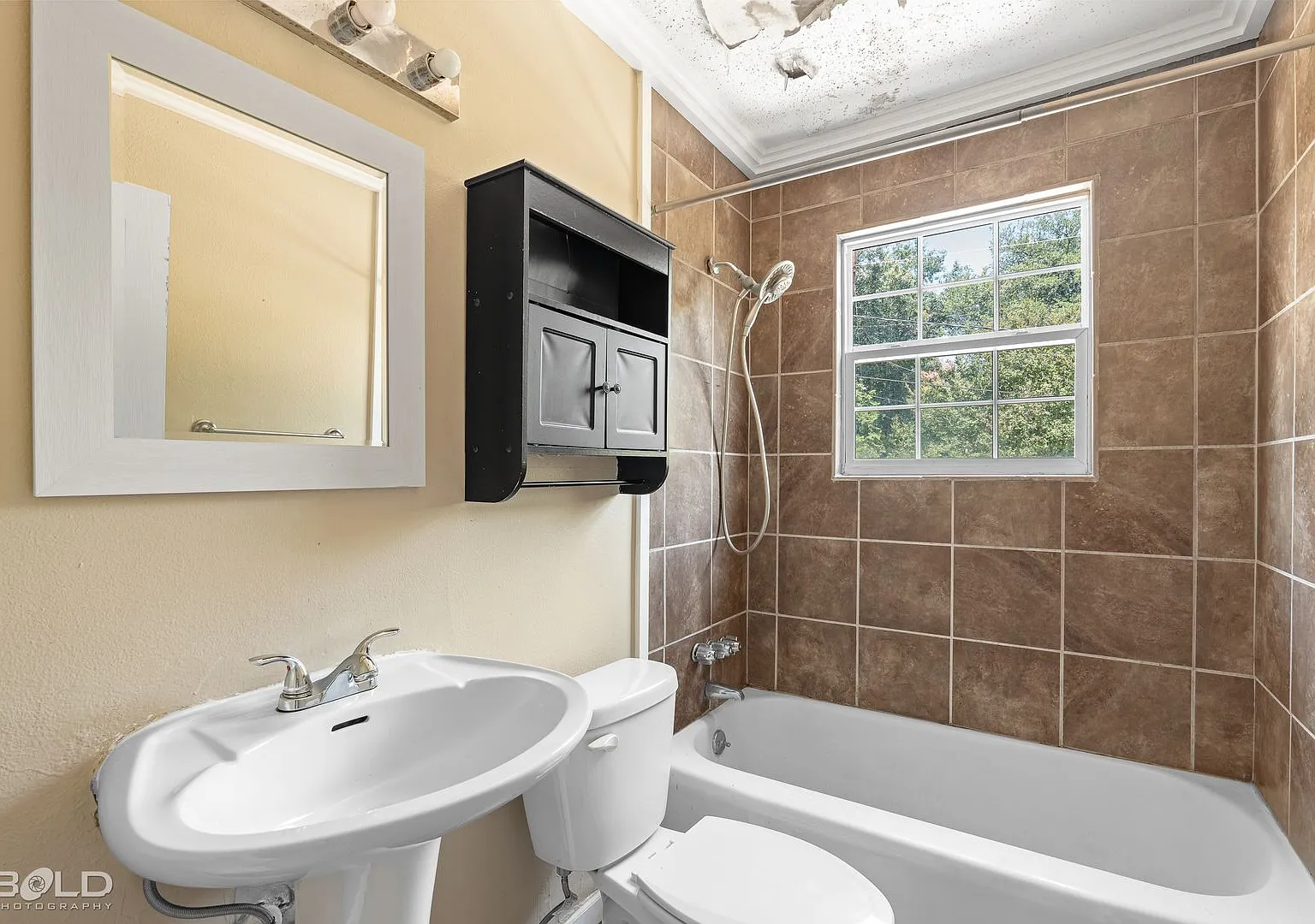 Check out this 2 bed 1 bath in South Highland — Photo 3