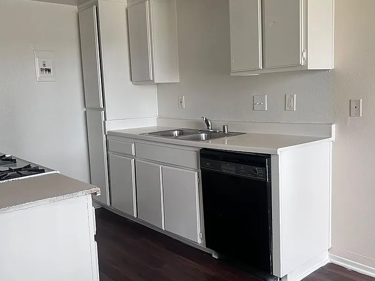 350-352 S Monte Vista St — Photo 20