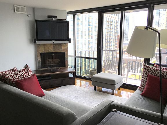 4th image of 1309 N Wells St APT 1106