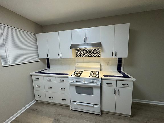 5th image of 109 Avondale St APT 4