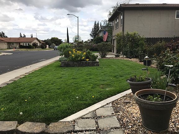 3rd image of 1460 Claremont Dr