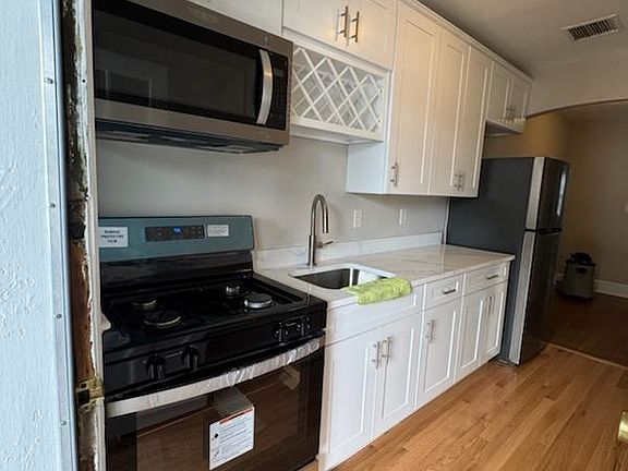 3rd image of 2103 Mount Vernon Ave APT 2