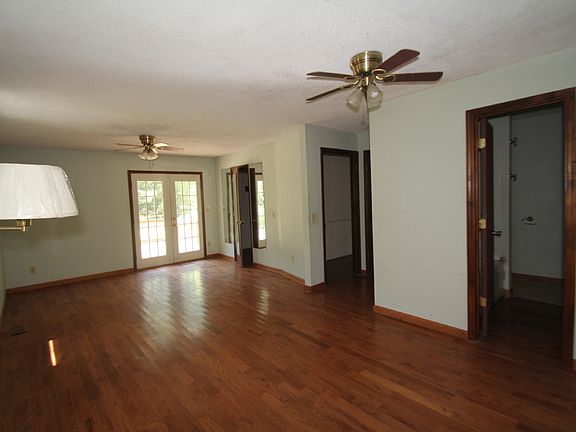 5th image of 450 Stewart Ln