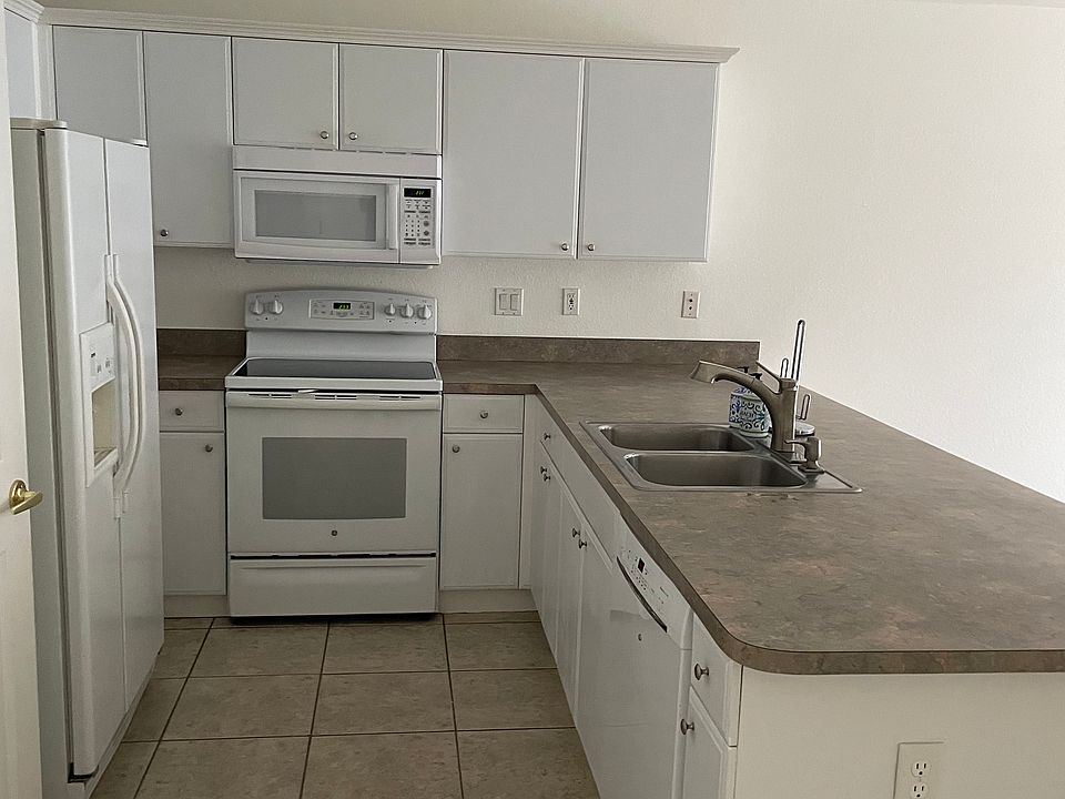 1st image of 2320 NE 6th St