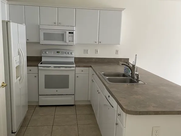 2320 NE 6th St, Cape Coral, FL 33909