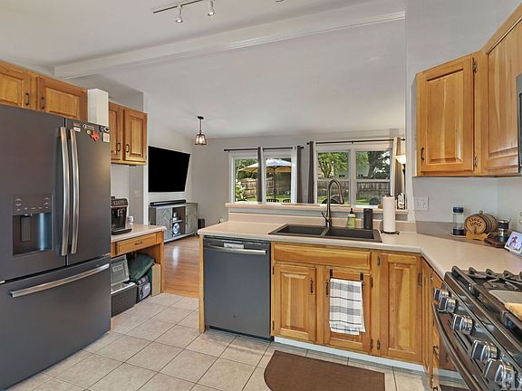 4th image of 385 Northgate Rd