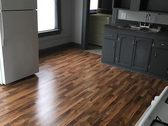 5th image of 732 N Marquette St