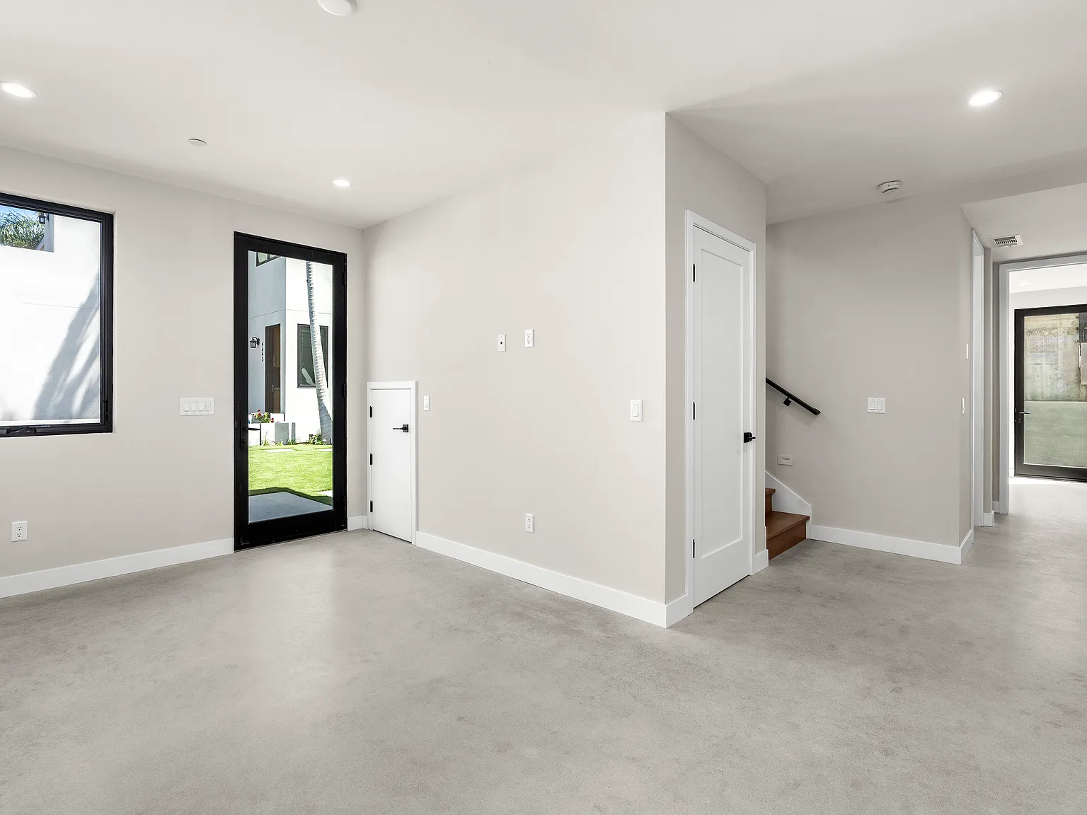 3 bed, 1794 sqft, $7,995 — Photo 3