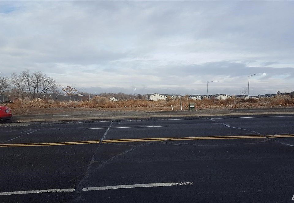 1st image of 202 E Hill Ave