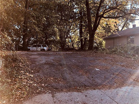 4th image of 2900 Van Brunt Blvd