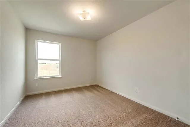 3 bed, 2007 sqft, $2,100 — Photo 2