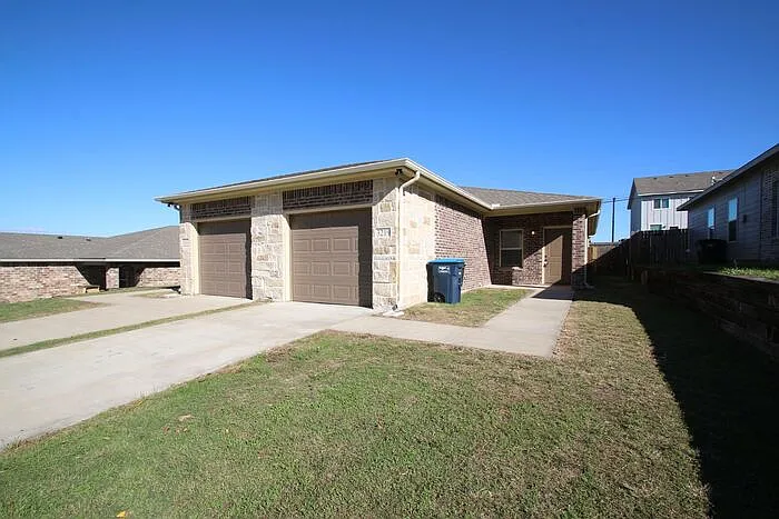 3219 Karen St — Photo 25