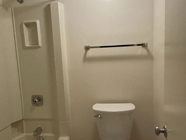 8370 Greensboro Dr #422 — Photo 11