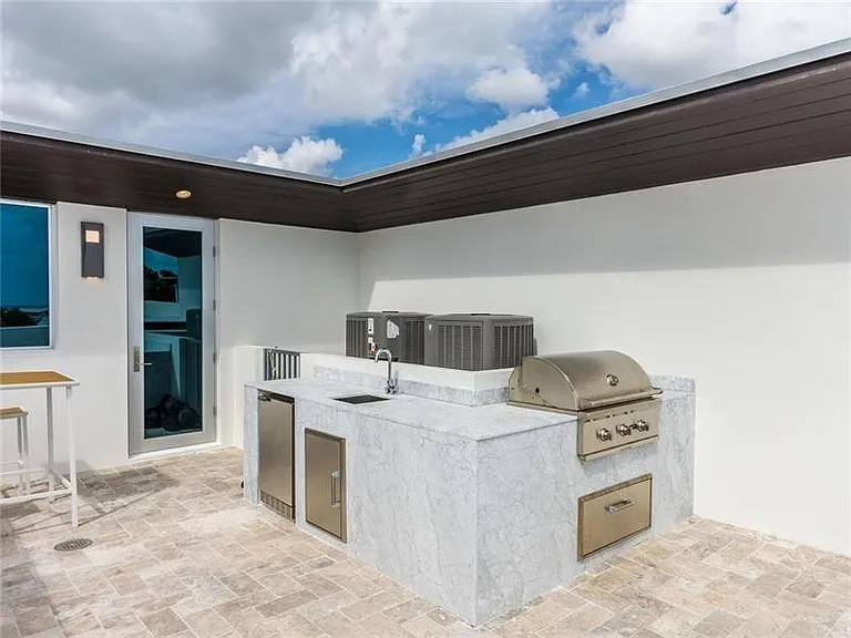 240 Shore Ct — Photo 33