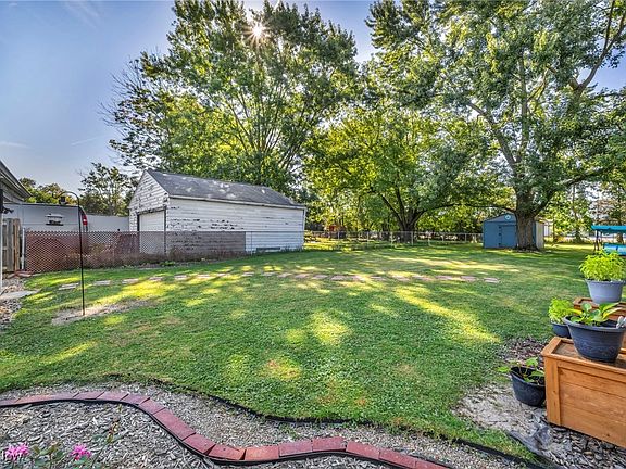 5th image of 11043 Meadowbrook Dr