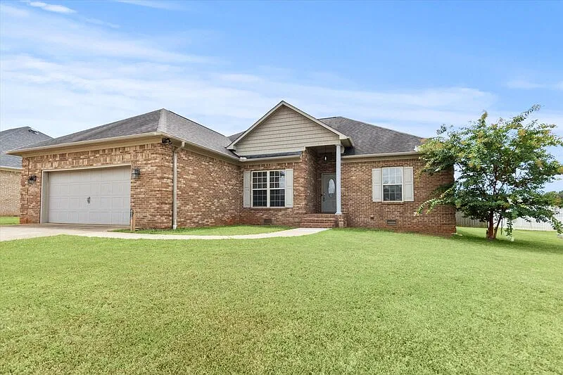 3 bed, 2.0 bath, 1961 sqft, $1,925 — Photo 2