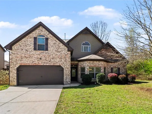 221 Traditions Dr, Loganville, GA 30052