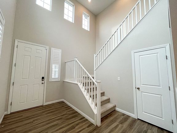 3rd image of 8467 Vacarez Dr