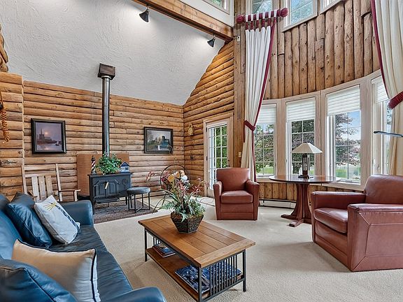 5th image of 4245 Island Circle Dr