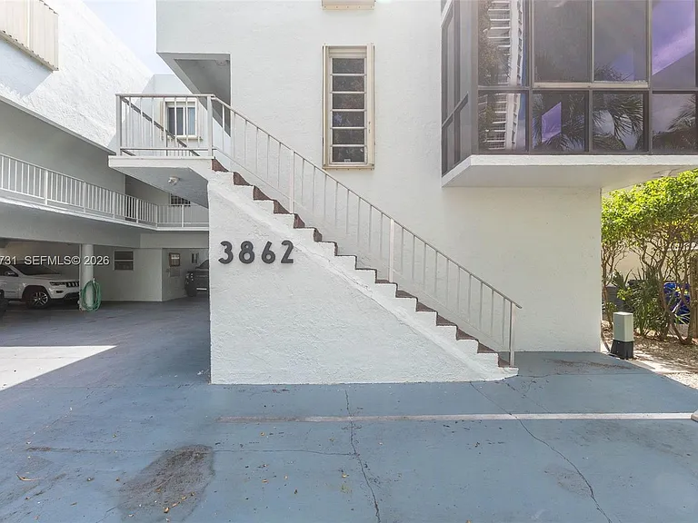 3862 NE 171st St #B — Photo 4