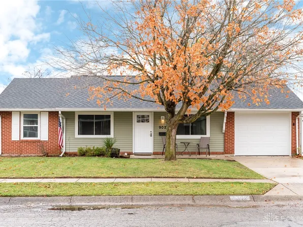 902 Leatherwood Dr, New Carlisle, OH 45344