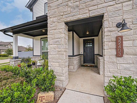 4th image of 32403 Clouser Crawdad Ct