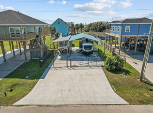 957 S Tinkle Ln, Crystal Beach, TX 77650