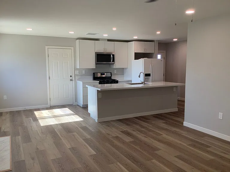 7455 Baltic St — Photo 2