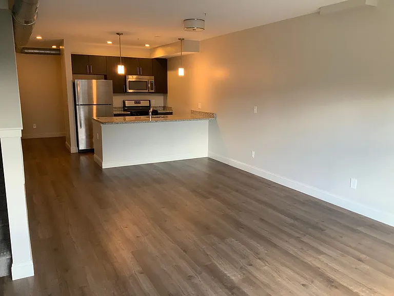 307 Main St — Photo 3