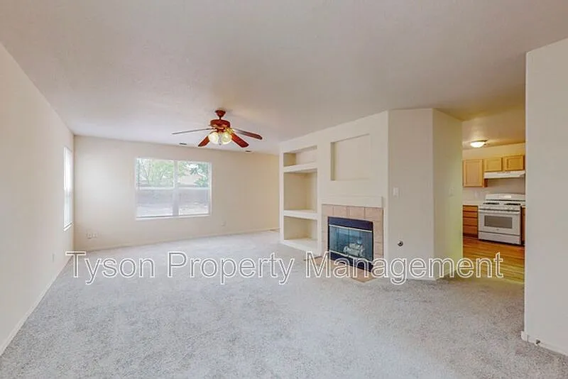 4 bed, 2.5 bath, 1975 sqft, $2,195 — Photo 3