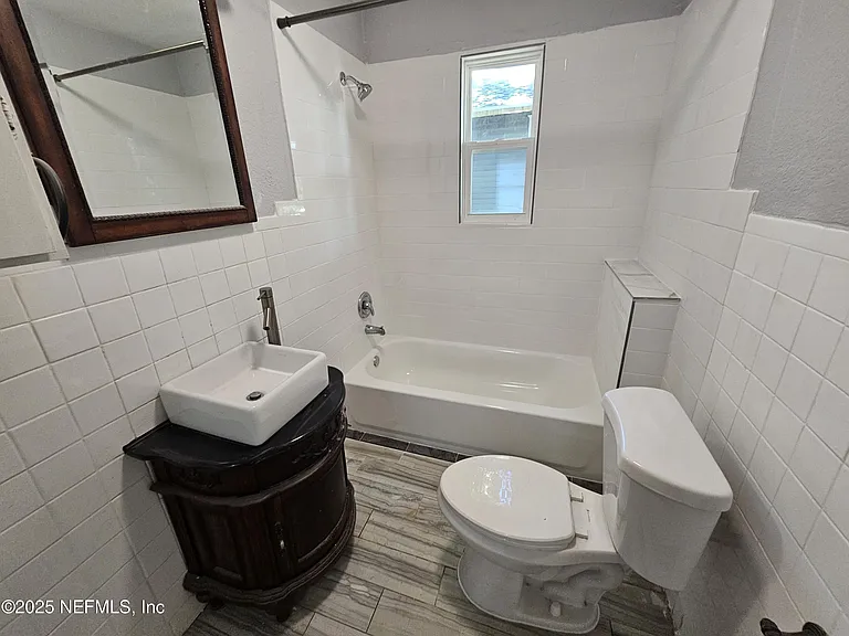 2536 Phyllis St — Photo 14