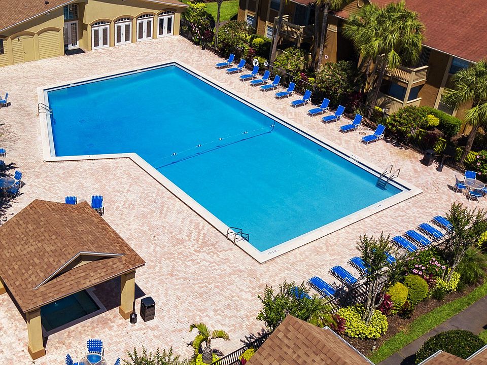 Gas Grill in Pool Area for Resident Use