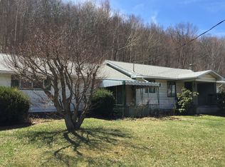 569 Lakeland Dr, Scott Township, PA 18447