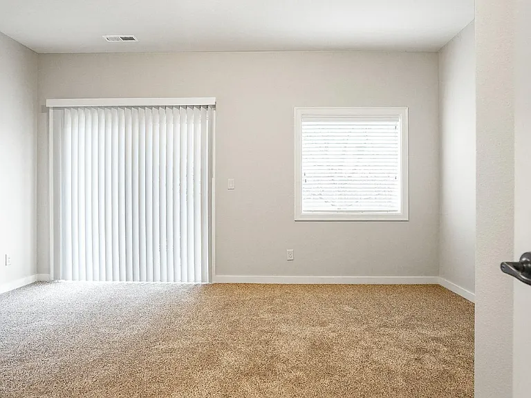 384 Market St NE — Photo 19