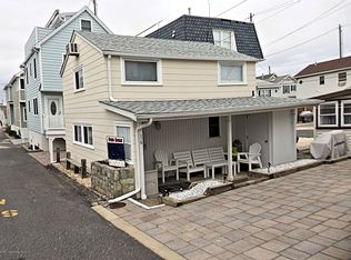 16 E Surf Way, Lavallette, NJ 08735