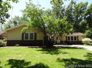 124 Cypress Point Dr, Springfield, IL 62704