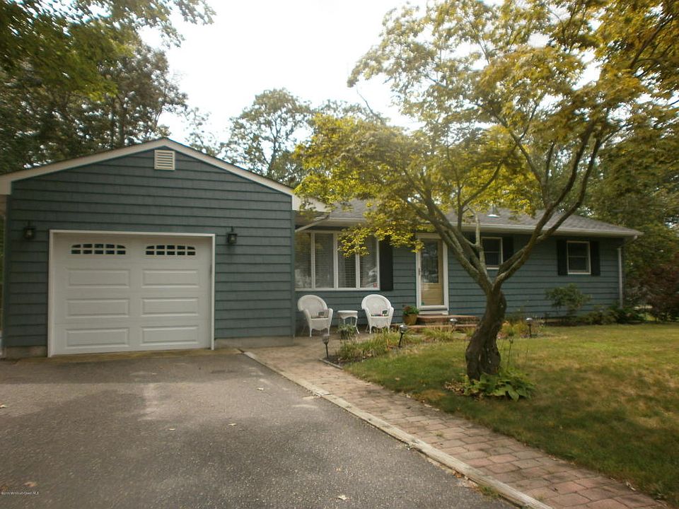 1st image of 922 Neville St