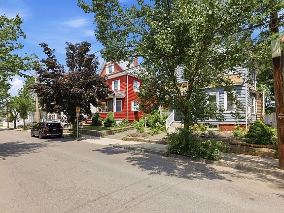 4th image of 15 Waverly Ave