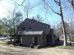 2 Heather Ct, Woodbury, CT 06798