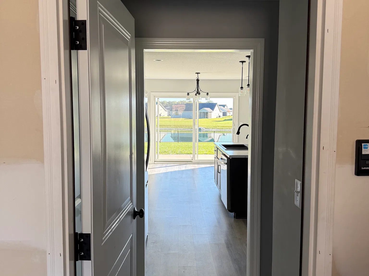 4 bed, 1644 sqft, $3,000 — Photo 3