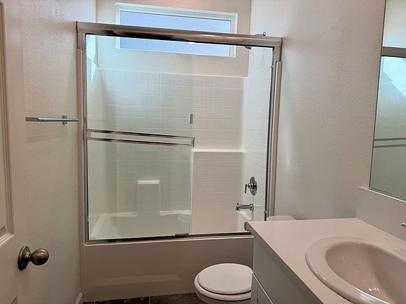5th image of 934 S Filbert Ave #B