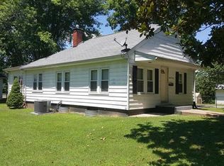 819 N 7th St, Elsberry, MO 63343
